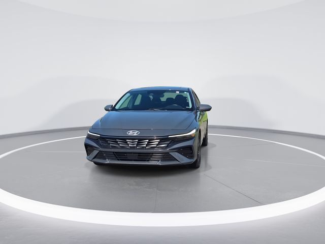 Used 2025 Gray Hyundai SEL Convenience image 3