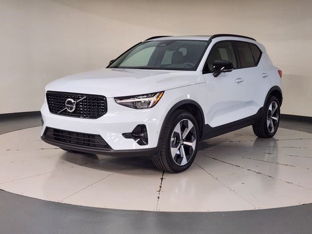 2026 Volvo XC40 B5 Plus