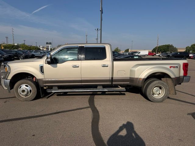 2017 White Gold Metallic Ford Super Duty F-350 DRW Lariat 4X4 Truck