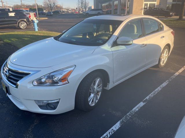 Pearl White Metallic 2013 Nissan Altima 2.5 SV Sedan Front-Wheel Drive Continuously Variable Transmission
