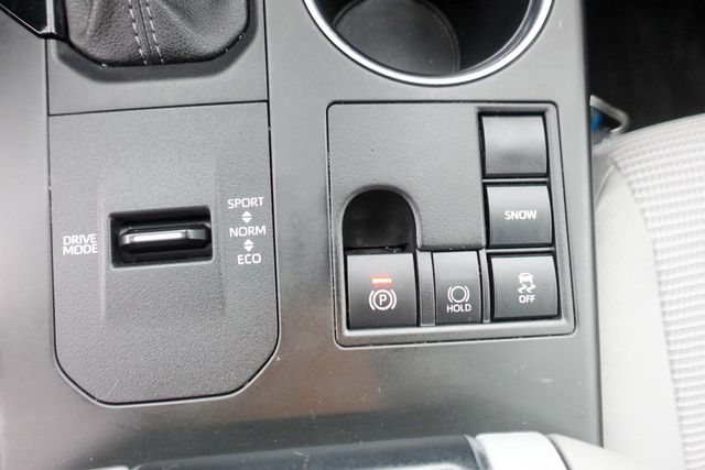 used 2023 Toyota Highlander car, priced at $32,900