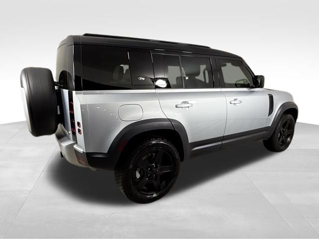 2023 Land Rover Defender 110 SE 6