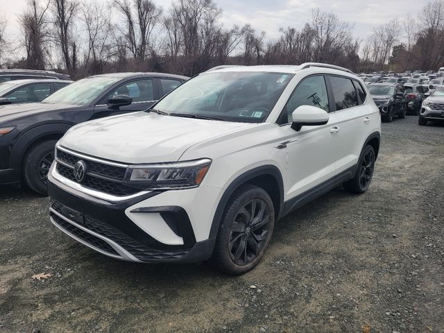 Pure White 2023 Volkswagen Taos SE FWD SUV / Crossover Front-Wheel Drive 8-Speed Automatic