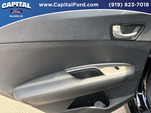 Used 2020 Black Kia SE image 17