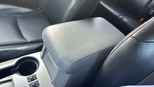 Used 2013 Classic Silver Metallic Toyota SR5 image 19