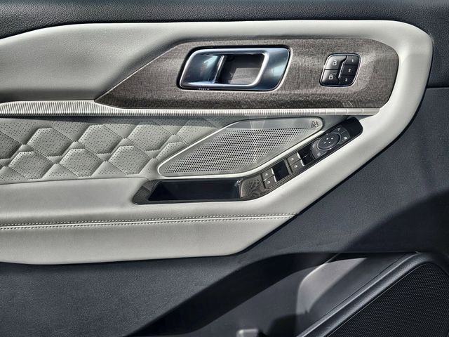 New 2026 Star White Metallic Tri-Coat Ford Platinum™ image 18