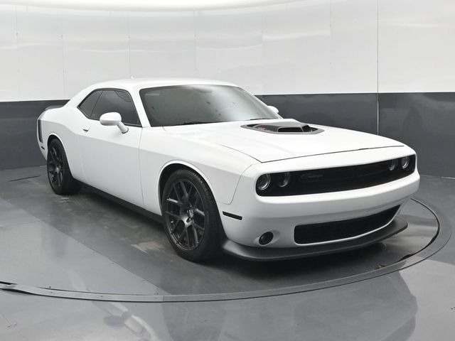 Bright White Clearcoat 2016 Dodge Challenger Coupe Rear-Wheel Drive 8-Speed Automatic
