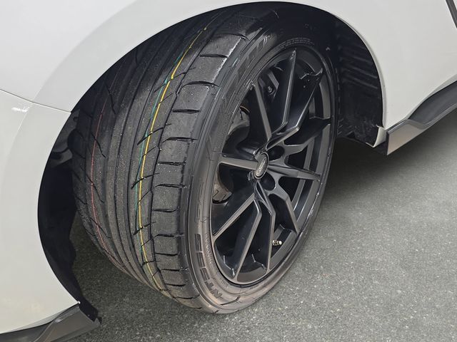 Used 2016 White Ford Shelby GT350 image 29
