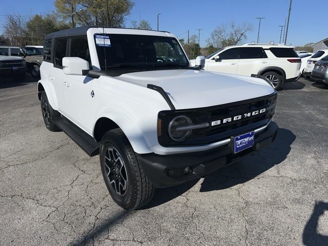2025 Ford Bronco Outer Banks 4-Door 4WD