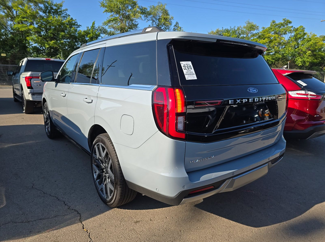 2025 Gray Metallic Ford Expedition Platinum 4X4 SUV
