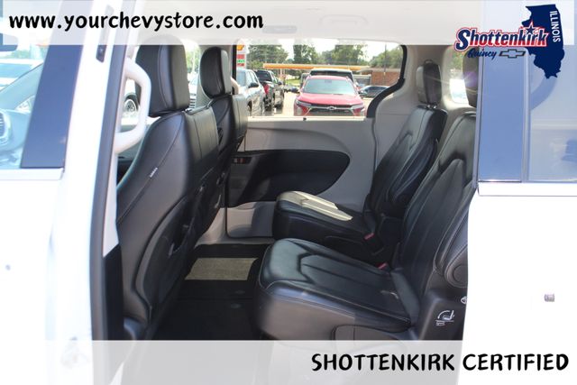 Used 2024 Chrysler Pacifica Van