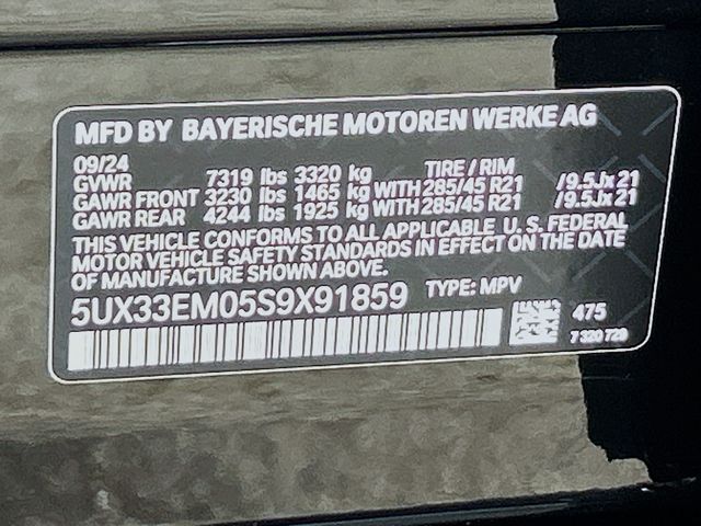 2025 BMW X7 M60i 32