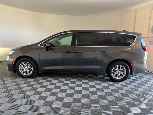 Used 2023 Chrysler Pacifica Van