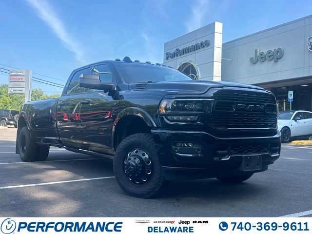Diamond Black Crystal Pearlcoat 2022 RAM 3500 Pickup Truck Four-Wheel Drive 6-Speed Automatic