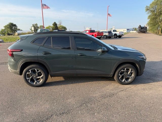 2025 Chevrolet Trax Gris (Cypress Gray) SUV/Crossover Tracción delantera 6 velocidades Automática