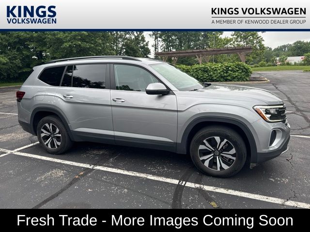 Silver Mist Metallic 2024 Volkswagen Atlas SUV / Crossover All-Wheel Drive 8-Speed Automatic