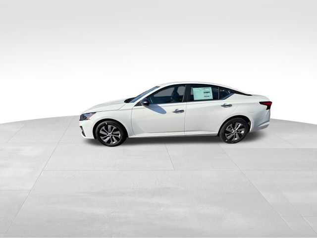 2025 Glacier White Nissan Altima 2.5 S FWD Sedan
