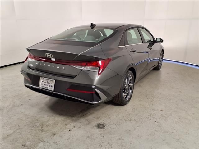 2025 Hyundai Elantra SEL Convenience photo
