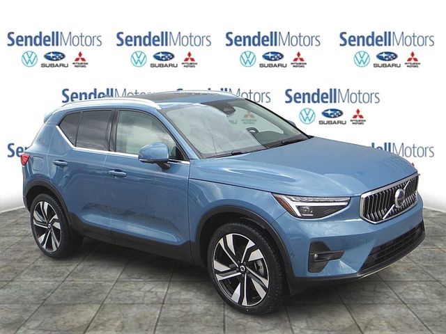 Blue Metallic 2024 Volvo XC40 B5 Plus Bright Theme AWD SUV / Crossover All-Wheel Drive Automatic
