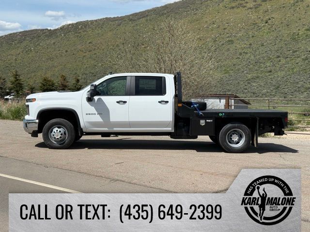 Summit White 2026 Chevrolet Silverado 3500HD Chassis Work Truck Crew Cab 4WD Pickup Truck Four-Wheel Drive Automatic
