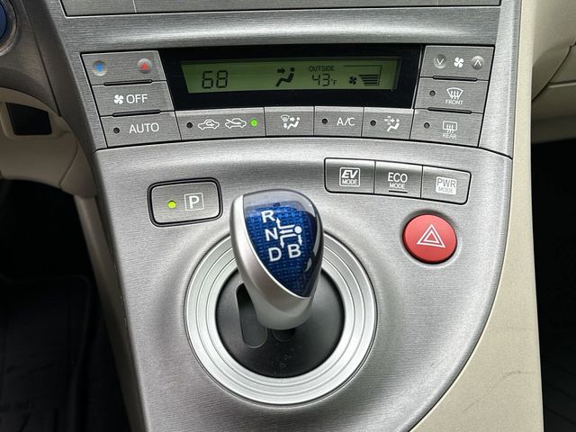 2015 Toyota Prius Four 15