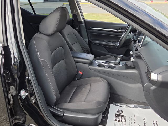Used 2022 Black Nissan 2.5 SV image 15