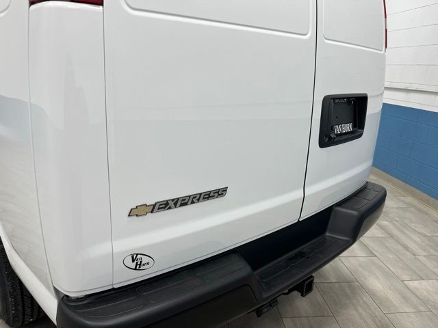 New 2026 Summit White Chevrolet Work Van image 24