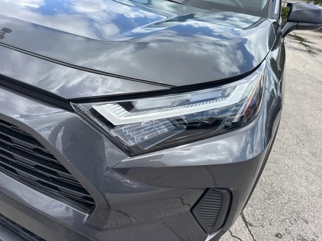 2025 Toyota RAV4 LE - Photo 9