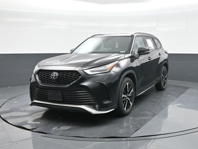 Used 2021 Toyota Highlander SUV