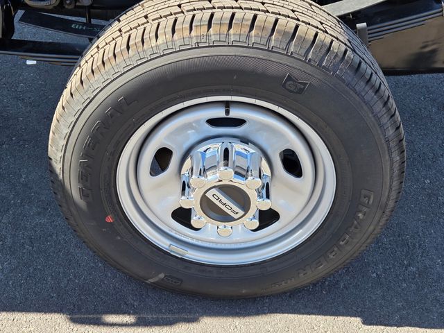 New 2026 Ford Super Duty F-350 Chassis Crew Cab XL