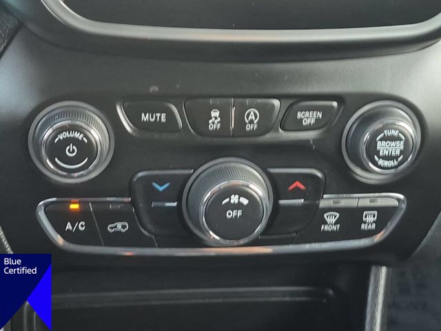 Used 2020 Silver Jeep Latitude image 25