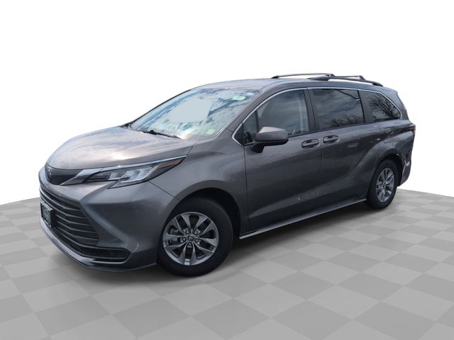 2022 Toyota Sienna LE 8-Passenger AWD