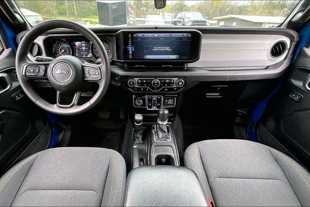 Used 2024 Jeep Gladiator Sport 4D Crew Cab