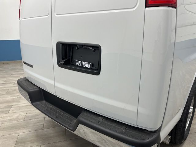 New 2026 Summit White Chevrolet Work Van image 26