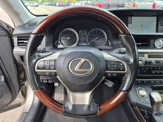 2018 Lexus ES - Image 16