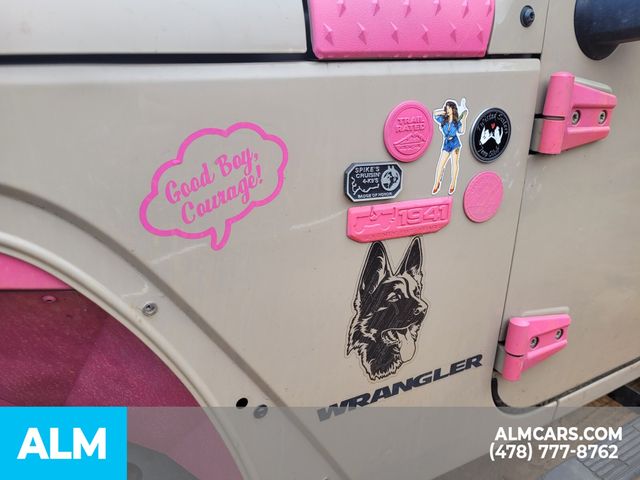 2016 Jeep Wrangler Sahara photo 3