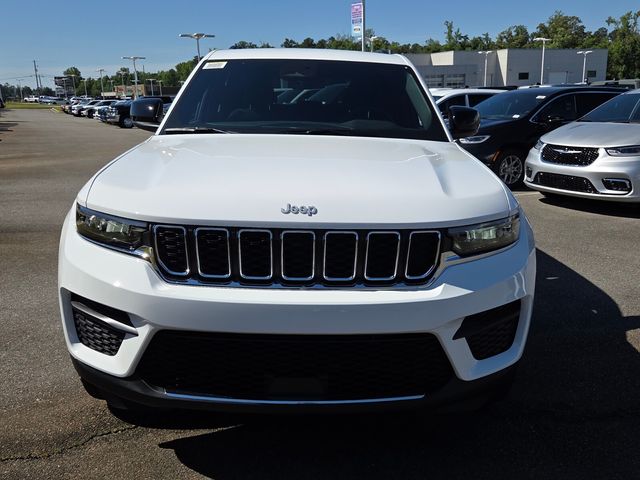 New 2026 White/off-white Jeep Laredo image 2
