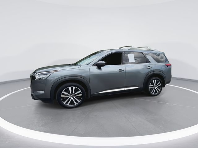 Used 2025 Gray Nissan Platinum image 6
