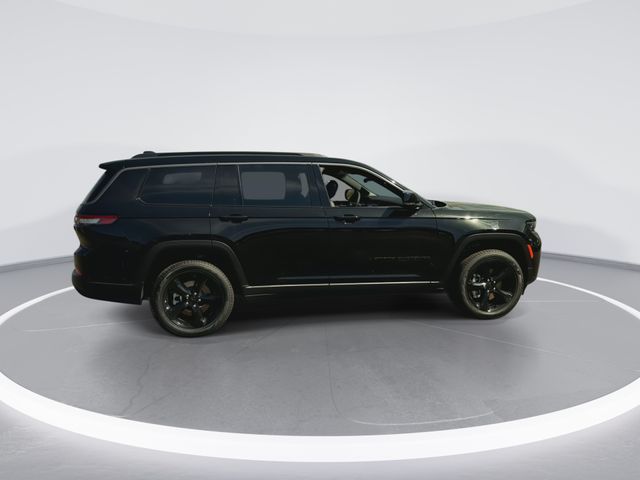New 2026 Diamond Black Crystal Pearl-Coat Exterior Paint Jeep Limited image 8