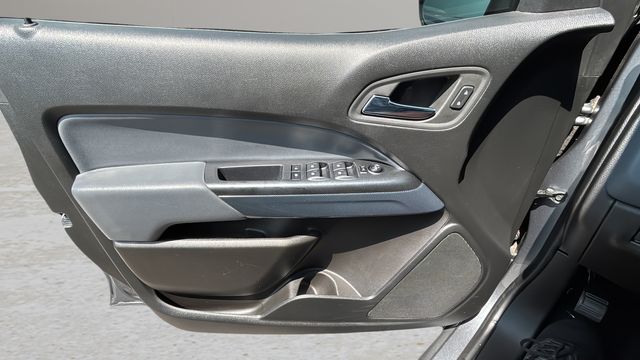 Used 2022 Gray Chevrolet Z71 image 18