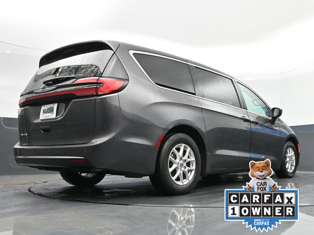 2023 Chrysler Pacifica Touring L photo