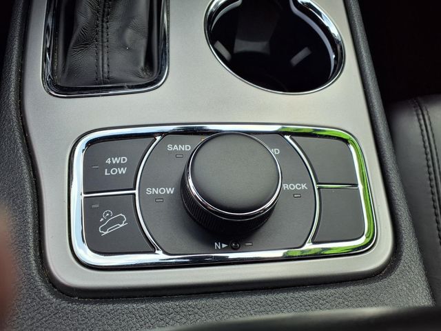 Used 2020 Black Jeep  image 13