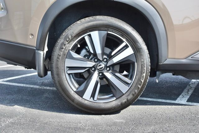 Used 2025 Nissan Rogue SL 4D Sport Utility