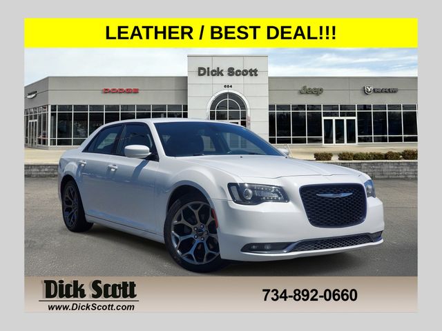 Bright White Clearcoat 2018 Chrysler 300 Sedan Rear-Wheel Drive 8-Speed Automatic