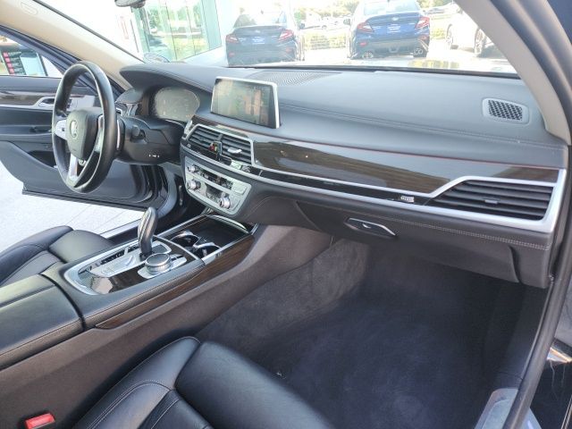 2021 BMW 7 Series 740i 25