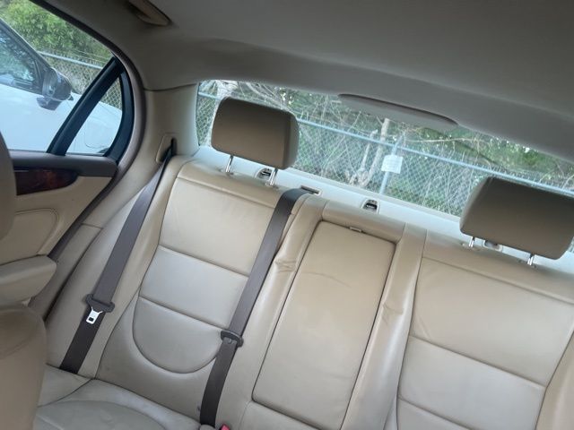 2006 White Jaguar XJ8 L RWD Sedan