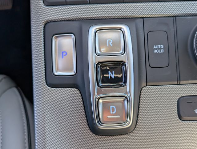 Used 2025 White Hyundai SEL image 21