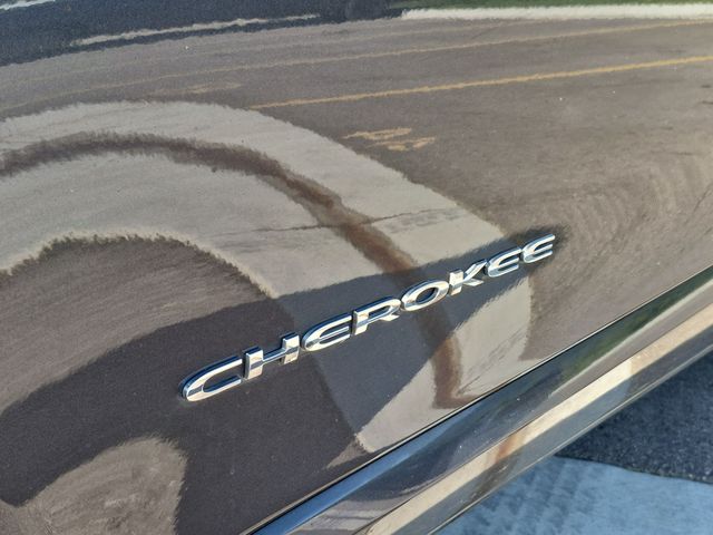 2019 Jeep Cherokee - Image 10