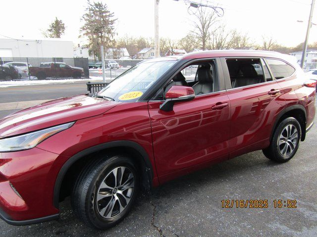 used 2023 Toyota Highlander car, priced at $34,999