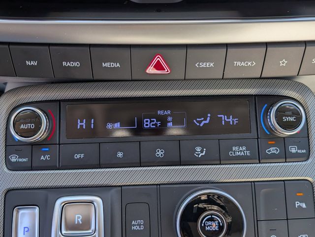 Used 2025 White Hyundai SEL image 22